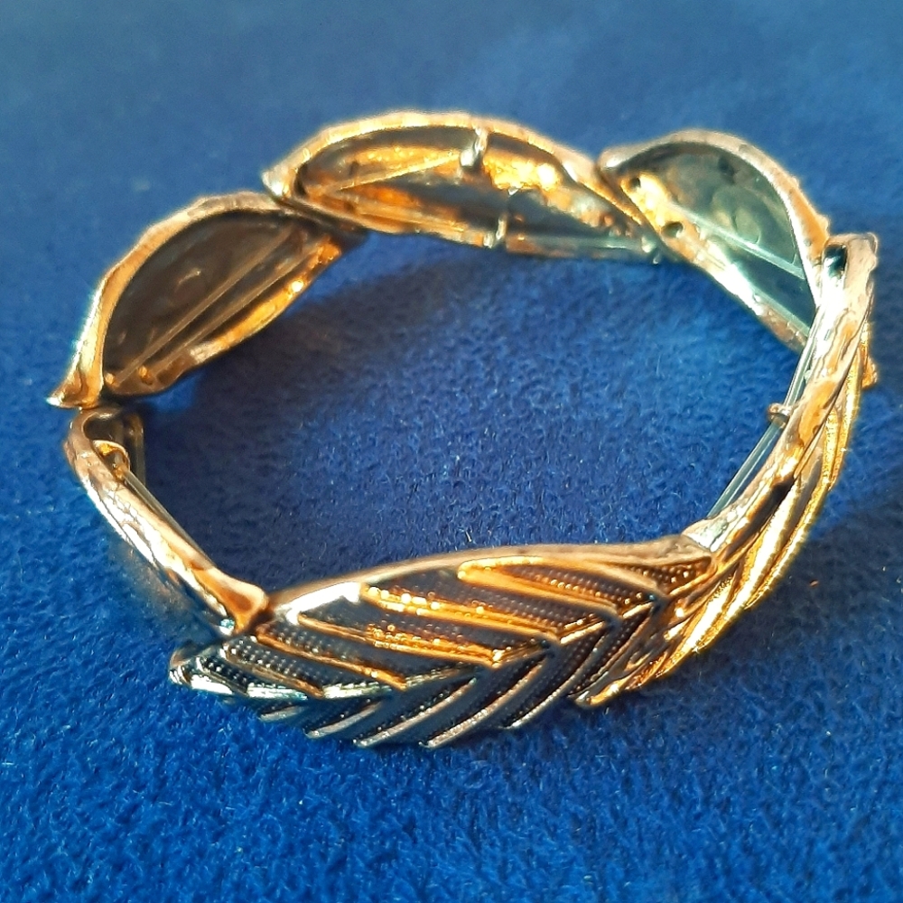 Gold-toned Leaf Bangle Bracelet